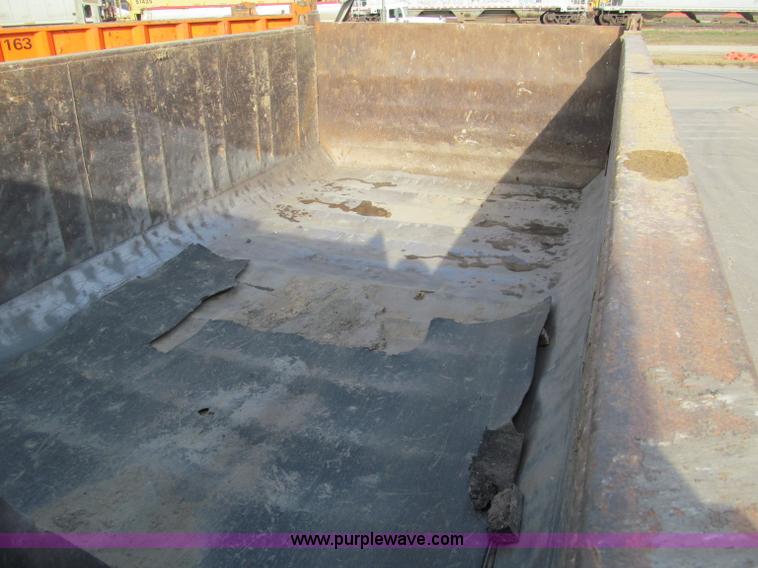 image for item F5594 1994 Ford L9000 dump truck