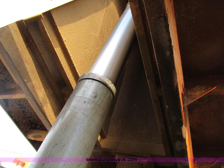 image for item F5594 1994 Ford L9000 dump truck