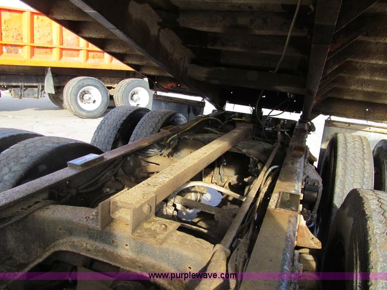image for item F5594 1994 Ford L9000 dump truck