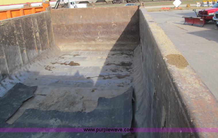 image for item F5594 1994 Ford L9000 dump truck