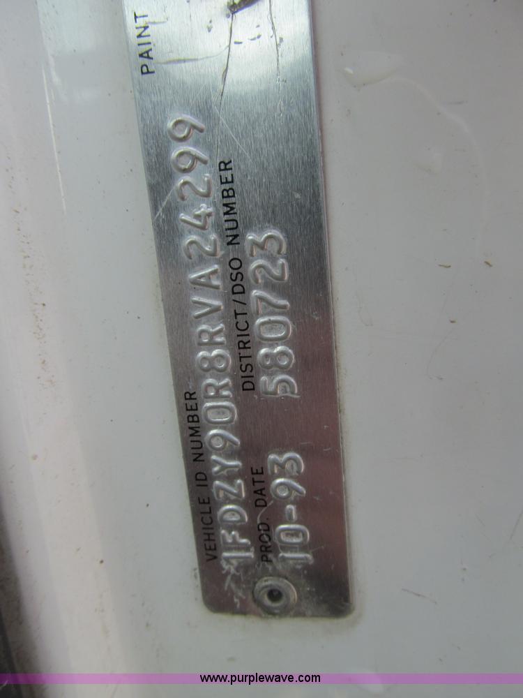 image for item F5594 1994 Ford L9000 dump truck