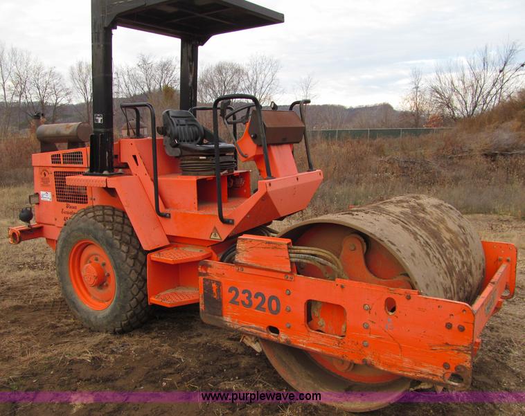 image for item F5619 1998 Hamm 2320D vibratory smooth drum roller