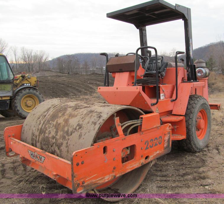 image for item F5619 1998 Hamm 2320D vibratory smooth drum roller