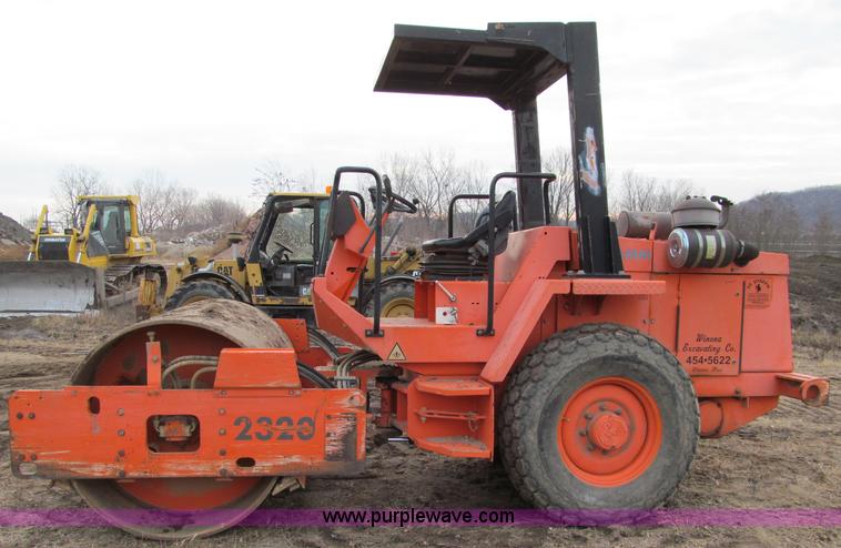 image for item F5619 1998 Hamm 2320D vibratory smooth drum roller