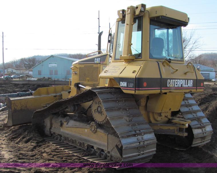 image for item F5625 2005 Caterpillar D6N LGP dozer