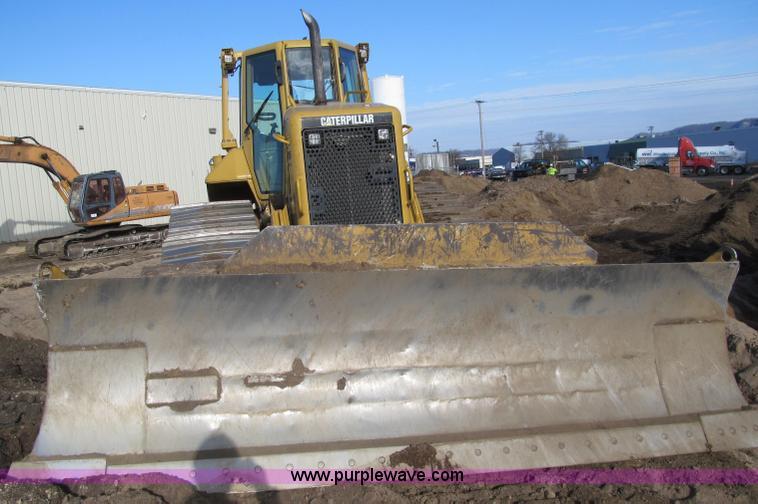 image for item F5625 2005 Caterpillar D6N LGP dozer