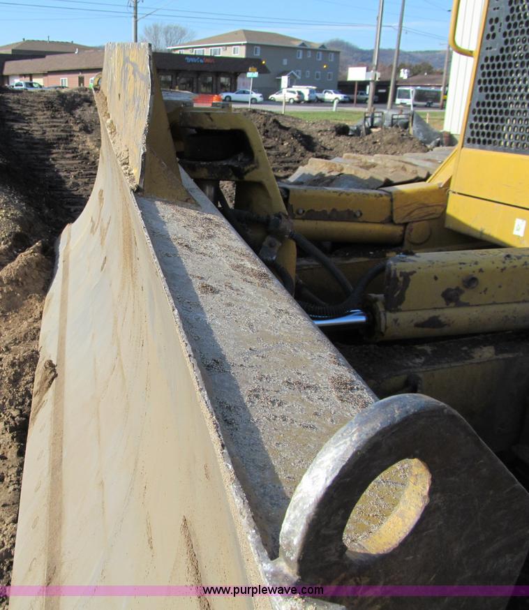 image for item F5625 2005 Caterpillar D6N LGP dozer