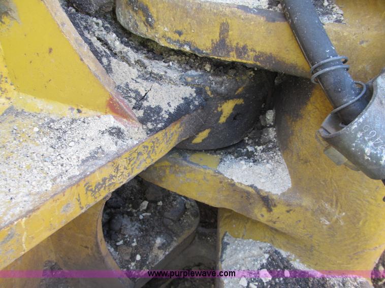 image for item F5625 2005 Caterpillar D6N LGP dozer