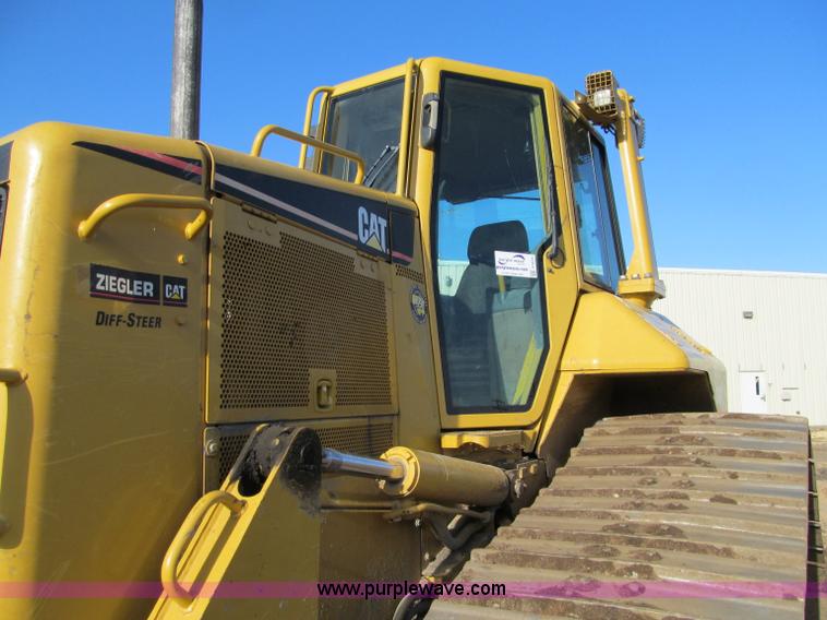 image for item F5625 2005 Caterpillar D6N LGP dozer