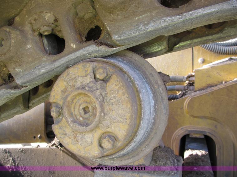 image for item F5625 2005 Caterpillar D6N LGP dozer