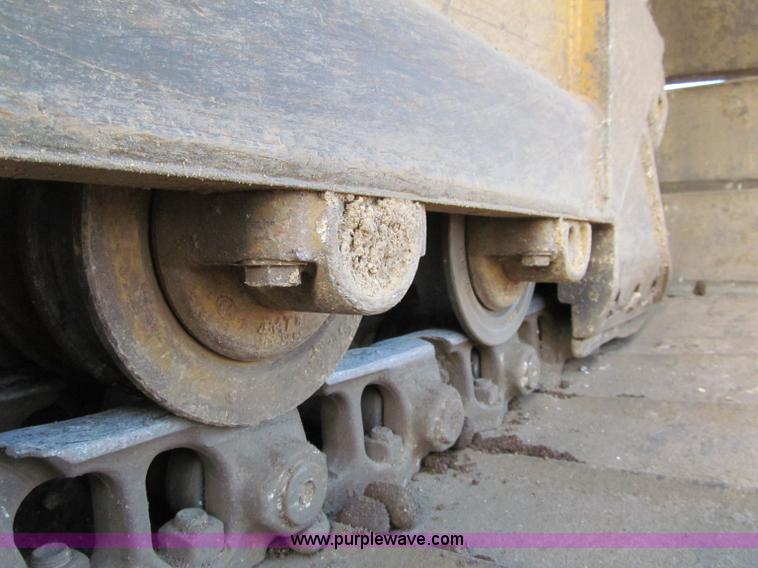 image for item F5625 2005 Caterpillar D6N LGP dozer