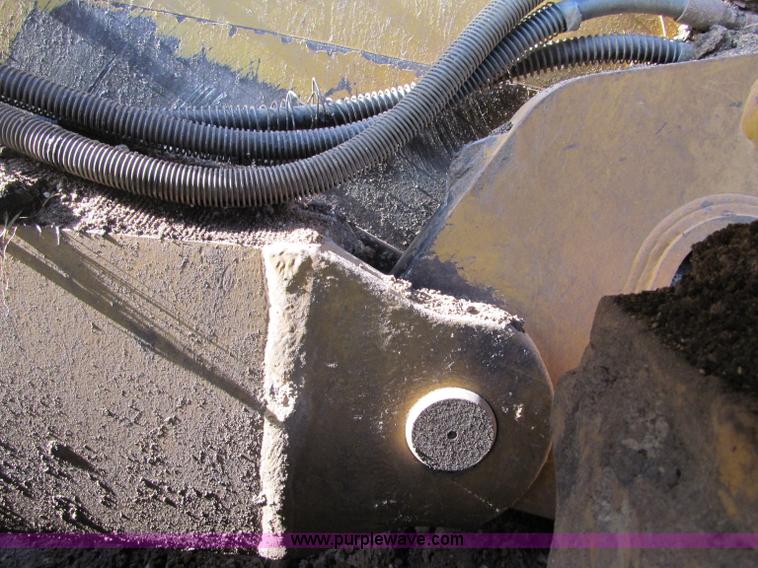 image for item F5625 2005 Caterpillar D6N LGP dozer