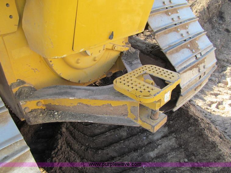 image for item F5625 2005 Caterpillar D6N LGP dozer