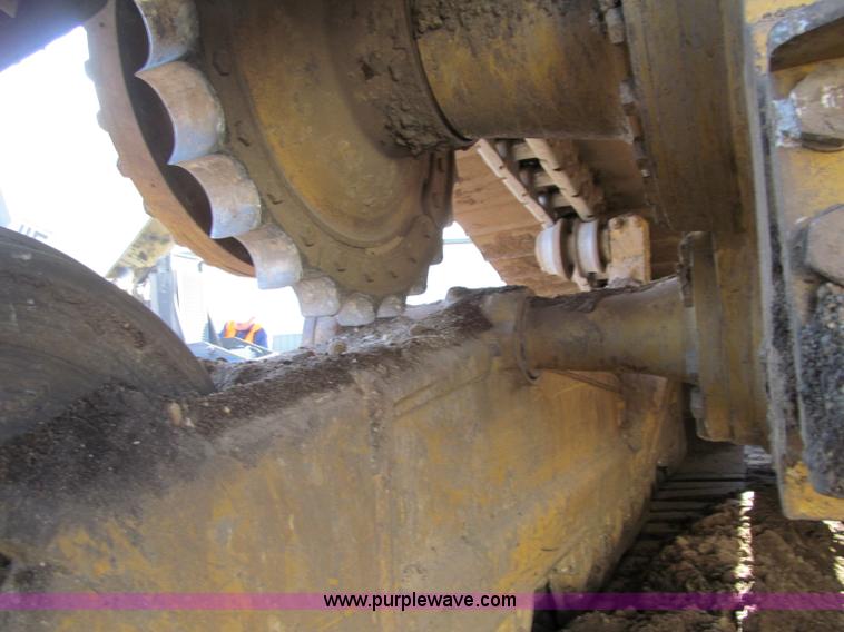 image for item F5625 2005 Caterpillar D6N LGP dozer