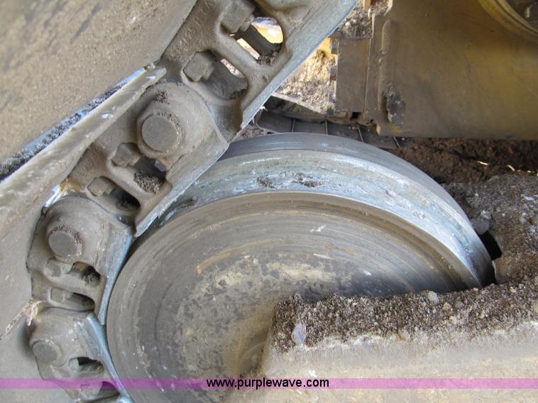 image for item F5625 2005 Caterpillar D6N LGP dozer