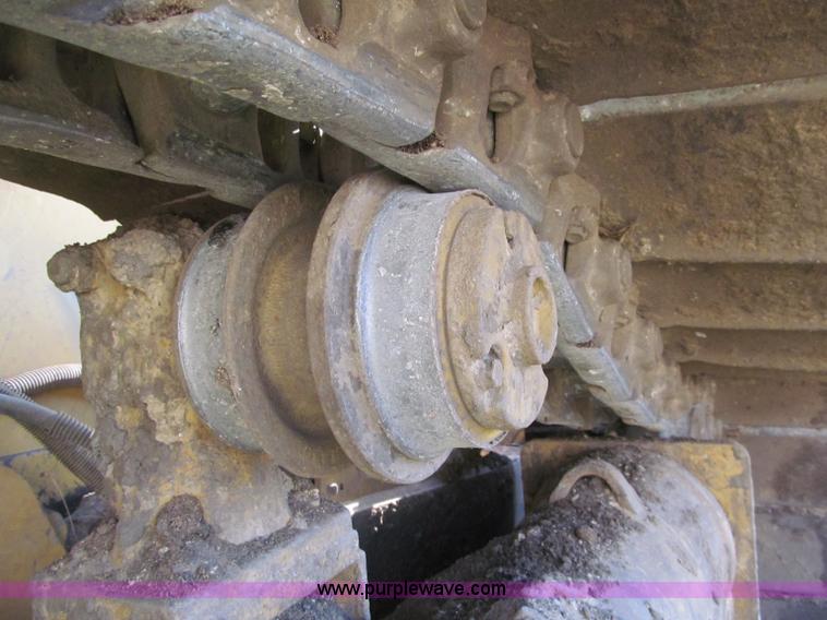 image for item F5625 2005 Caterpillar D6N LGP dozer