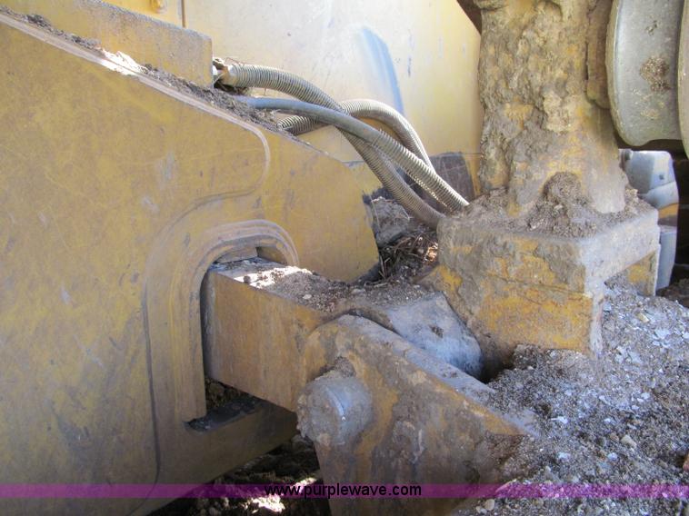 image for item F5625 2005 Caterpillar D6N LGP dozer