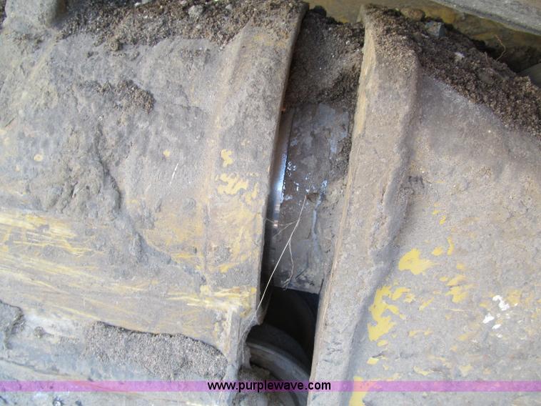 image for item F5625 2005 Caterpillar D6N LGP dozer