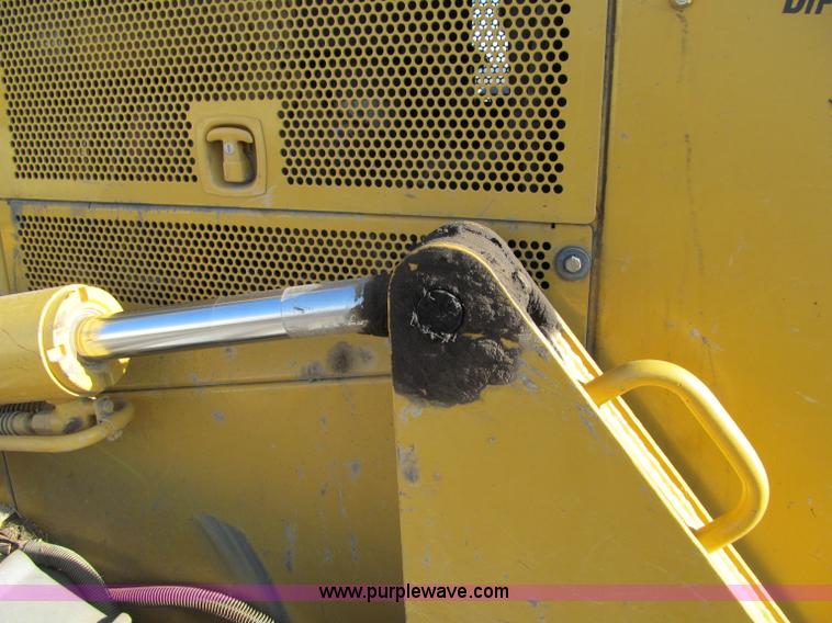 image for item F5625 2005 Caterpillar D6N LGP dozer