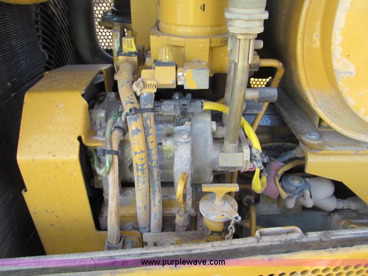 image for item F5625 2005 Caterpillar D6N LGP dozer