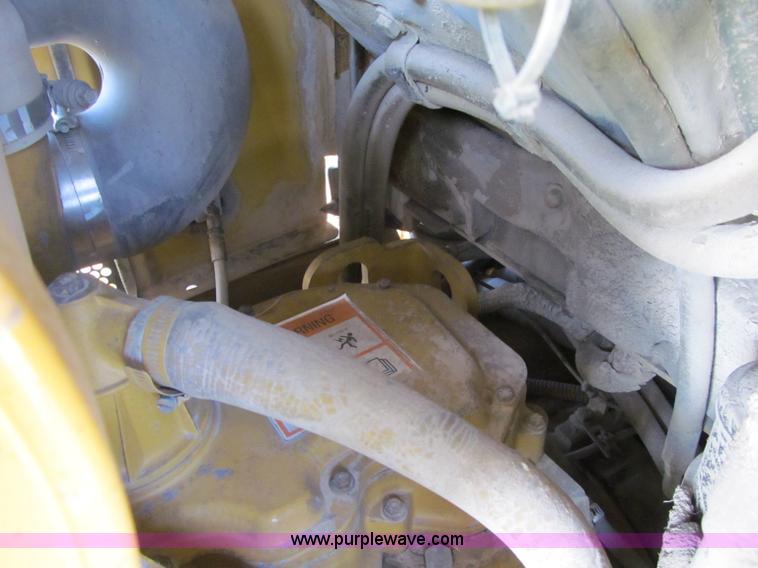 image for item F5625 2005 Caterpillar D6N LGP dozer