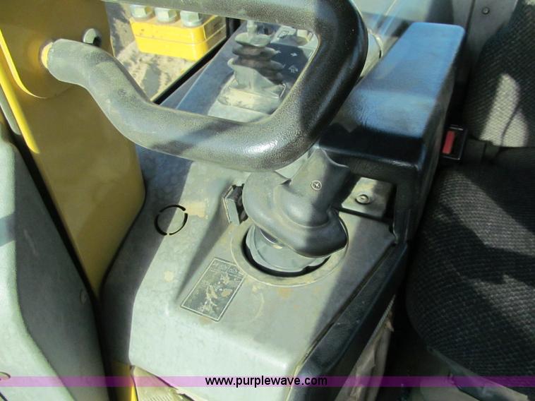 image for item F5625 2005 Caterpillar D6N LGP dozer
