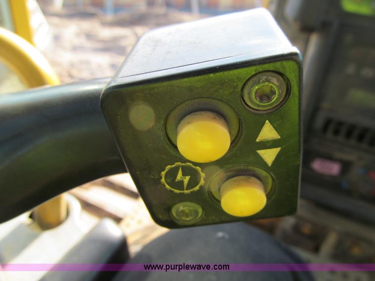 image for item F5625 2005 Caterpillar D6N LGP dozer