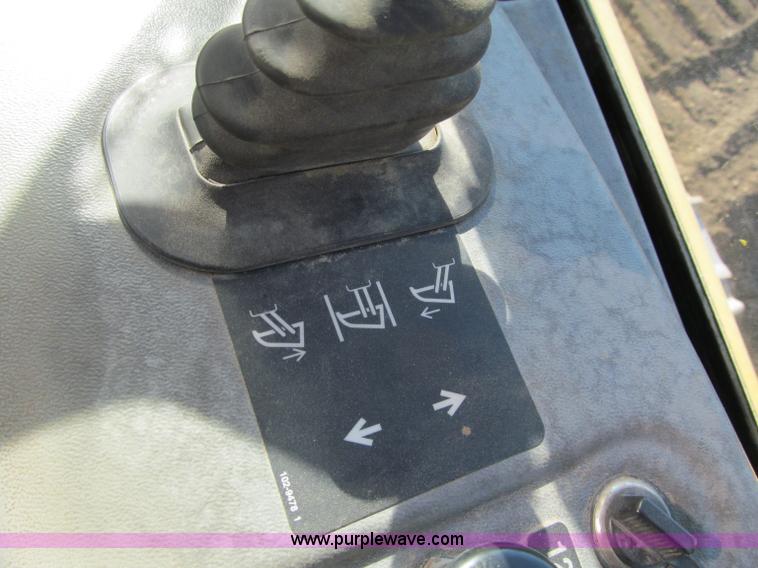 image for item F5625 2005 Caterpillar D6N LGP dozer