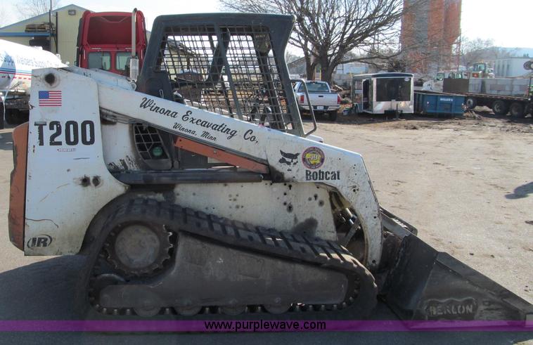 image for item F5626 2002 Bobcat T200 Turbo track skid steer