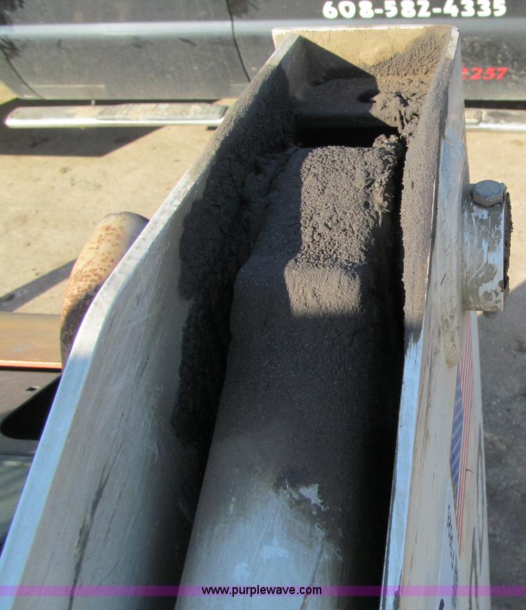 image for item F5626 2002 Bobcat T200 Turbo track skid steer