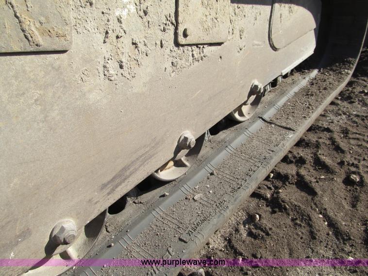 image for item F5626 2002 Bobcat T200 Turbo track skid steer