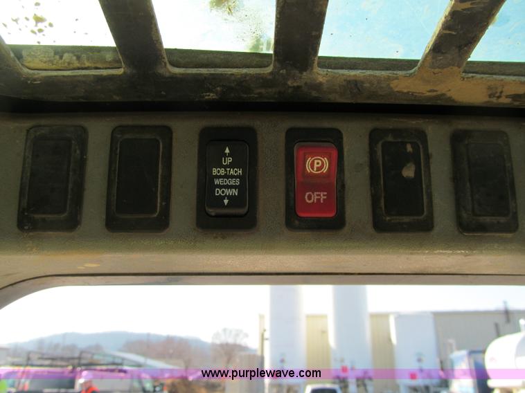 image for item F5626 2002 Bobcat T200 Turbo track skid steer