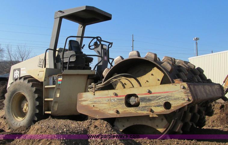 image for item F5627 1994 Ingersoll Rand SD115F Pro Pac vibratory padfoot compactor