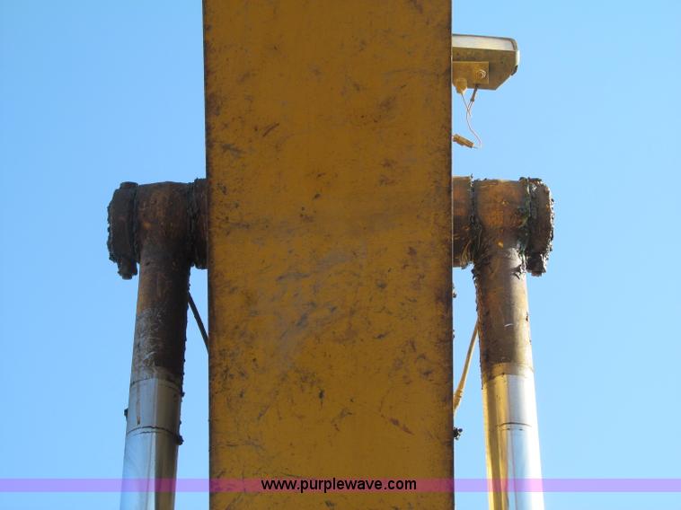 image for item F5628 2005 Komatsu PC400LC-7 excavator