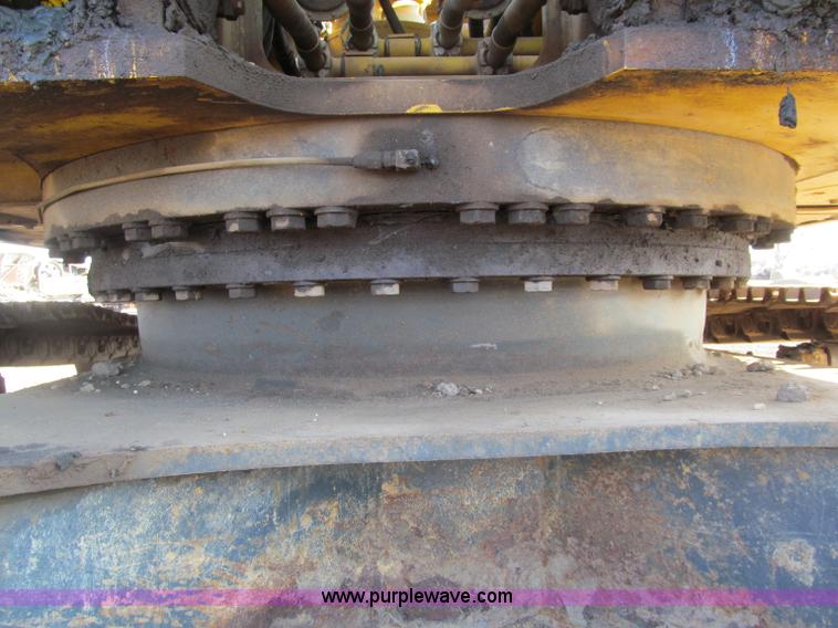 image for item F5628 2005 Komatsu PC400LC-7 excavator