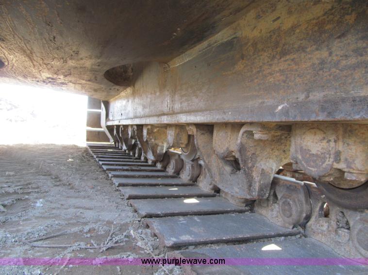 image for item F5628 2005 Komatsu PC400LC-7 excavator