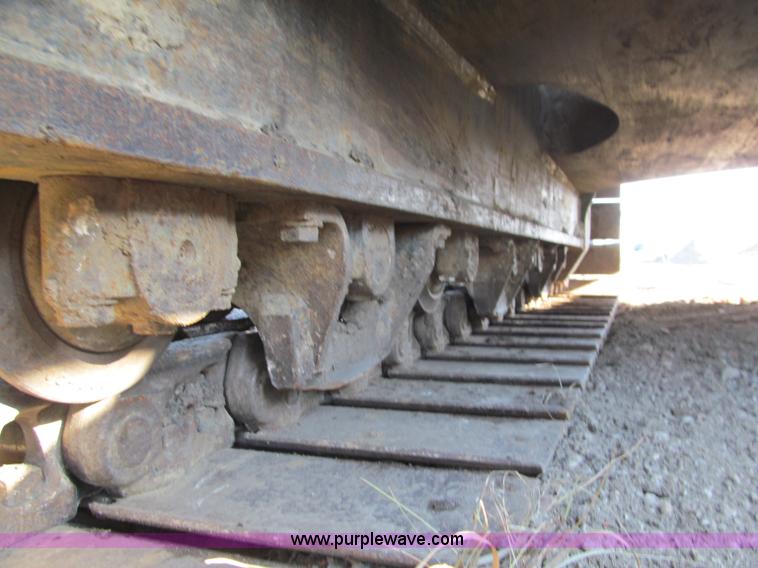 image for item F5628 2005 Komatsu PC400LC-7 excavator