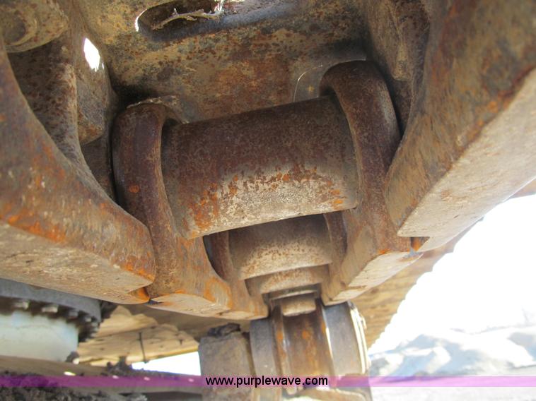 image for item F5628 2005 Komatsu PC400LC-7 excavator