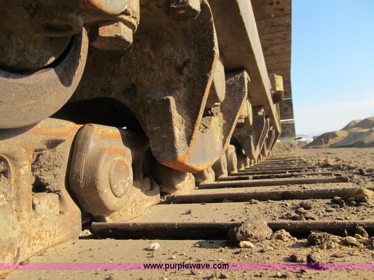 image for item F5628 2005 Komatsu PC400LC-7 excavator