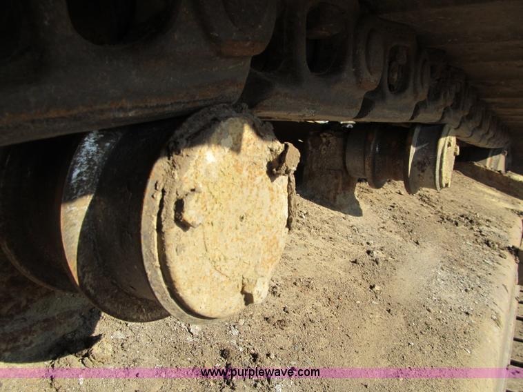 image for item F5628 2005 Komatsu PC400LC-7 excavator