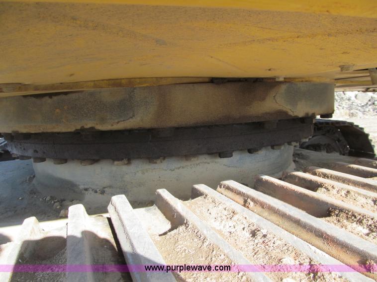 image for item F5628 2005 Komatsu PC400LC-7 excavator