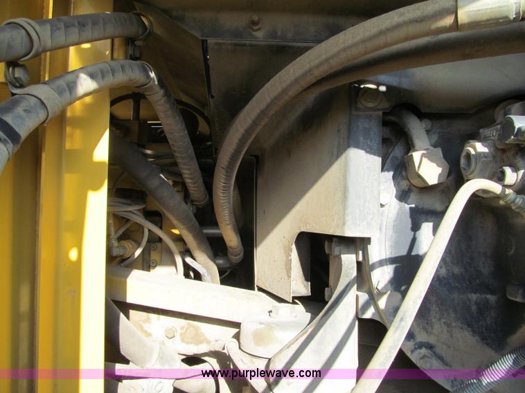 image for item F5628 2005 Komatsu PC400LC-7 excavator