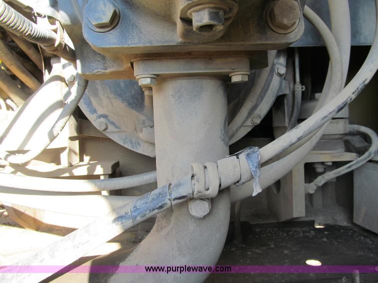 image for item F5628 2005 Komatsu PC400LC-7 excavator