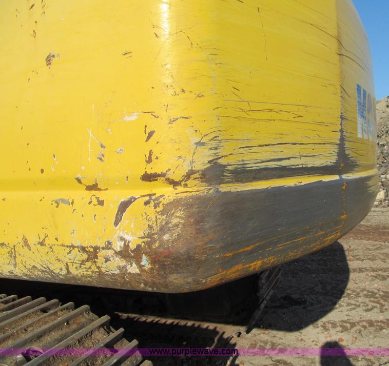 image for item F5628 2005 Komatsu PC400LC-7 excavator