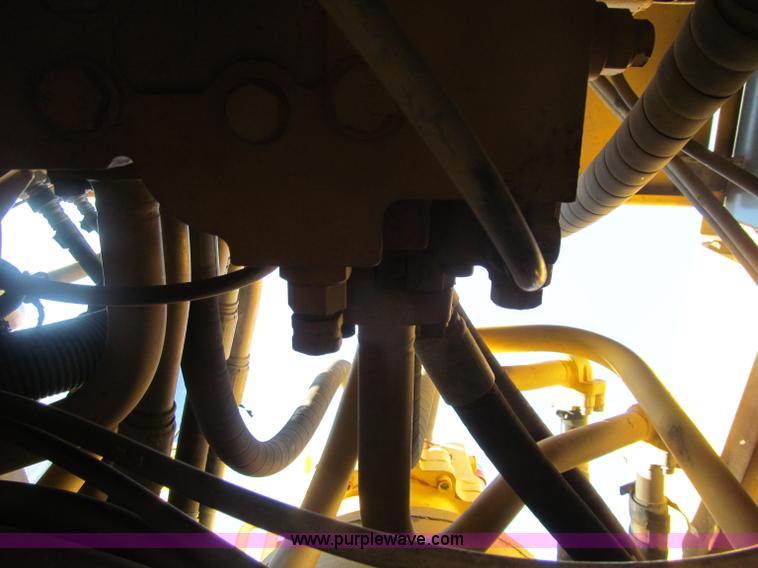 image for item F5628 2005 Komatsu PC400LC-7 excavator