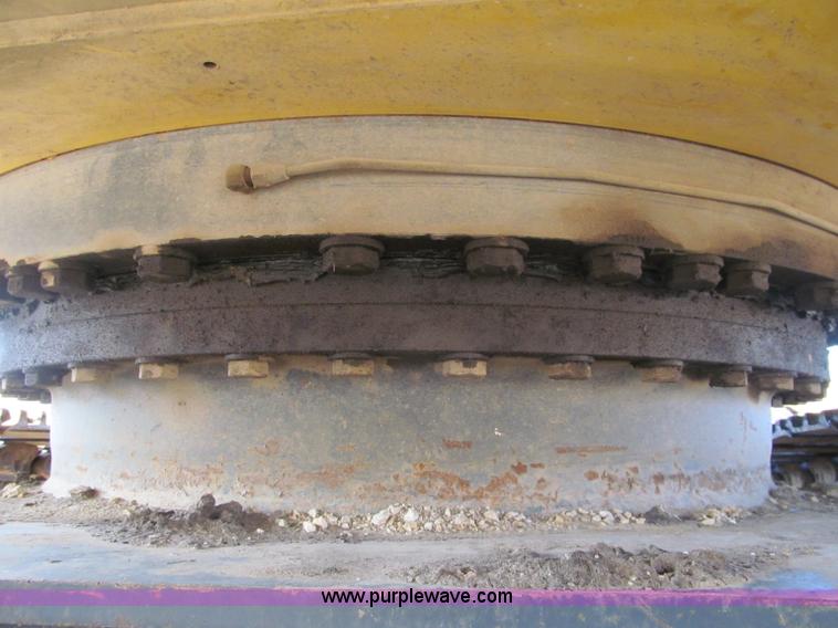 image for item F5628 2005 Komatsu PC400LC-7 excavator