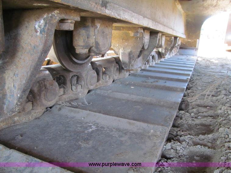 image for item F5628 2005 Komatsu PC400LC-7 excavator