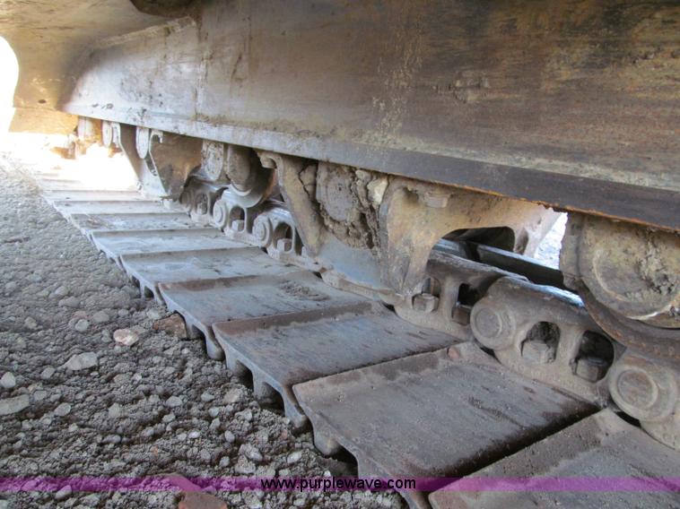 image for item F5628 2005 Komatsu PC400LC-7 excavator