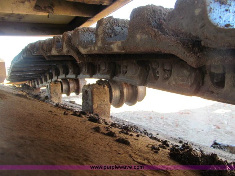 image for item F5628 2005 Komatsu PC400LC-7 excavator