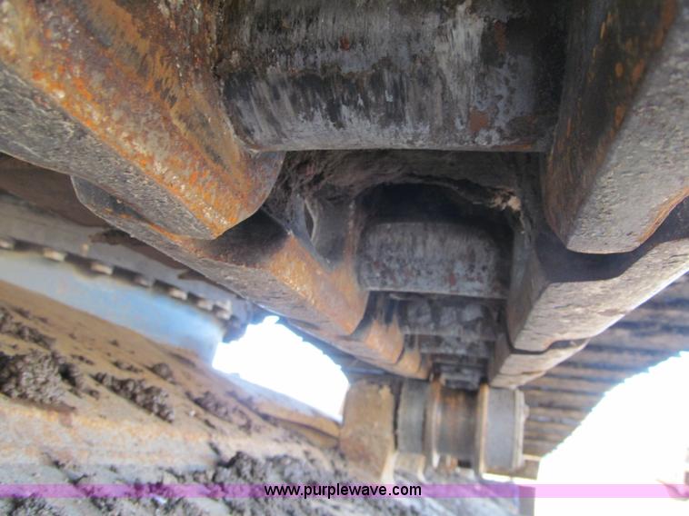 image for item F5628 2005 Komatsu PC400LC-7 excavator